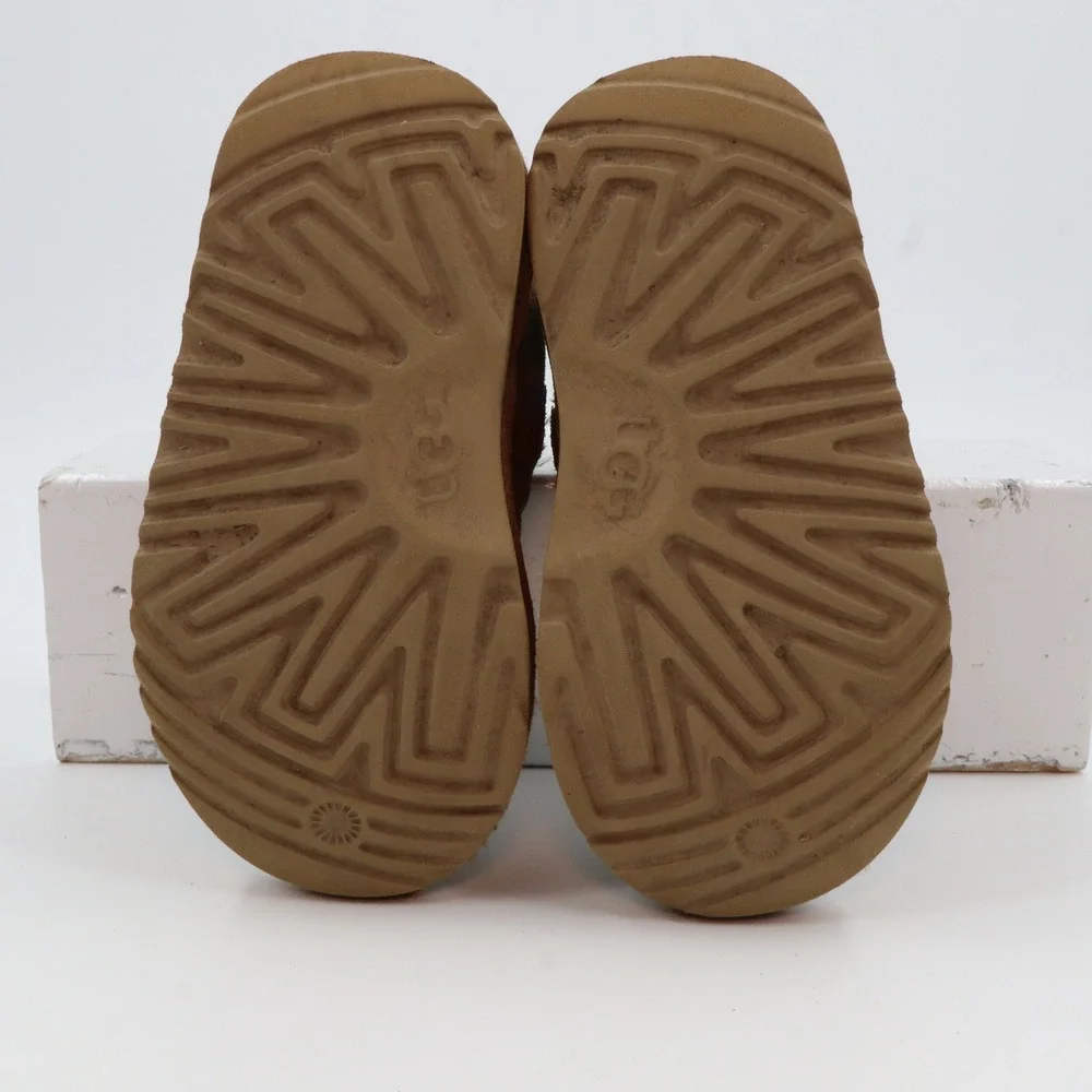 UGG Neumel Logo Strap Toddler 9 Chestnut Brown Suede Shearling Ankle Boots‎